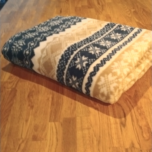 Berkshire Blanket Accents Berkshire Blanket Throw Poshmark